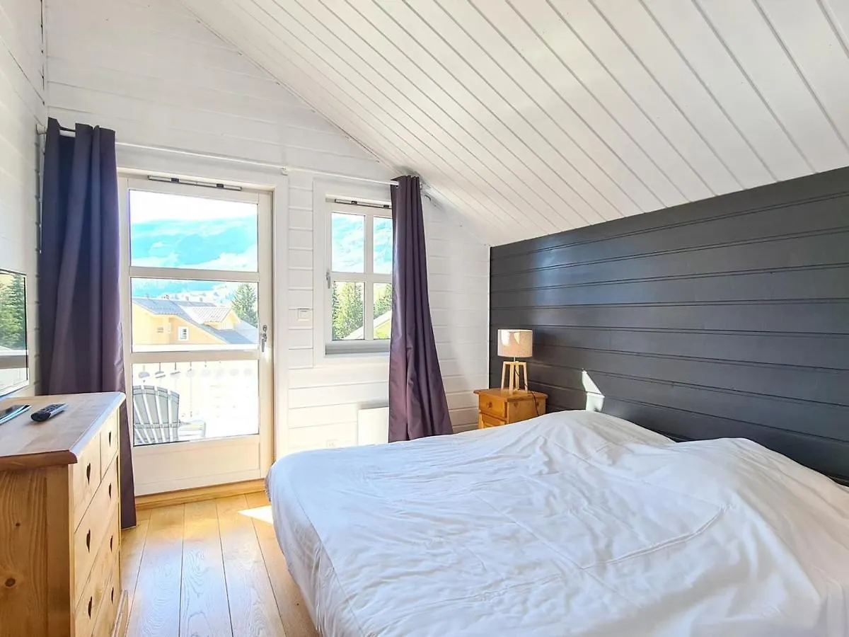 Chalet Spacieux Avec Poele A Bois, Wifi Gratuit, Terrasse, Garage Et Proche Des Pistes - Fr-1-425-122 Flaine 0*,  France